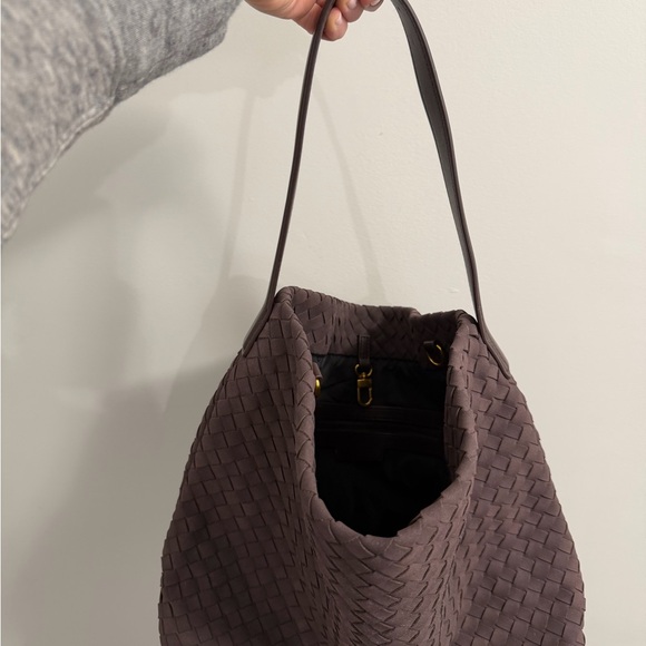 Elegant Brown Woven Women's Bag - Picture 6 of 8
